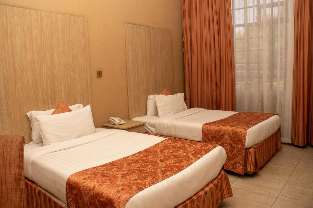 נקורו Hotel Waterbuck מראה חיצוני תמונה