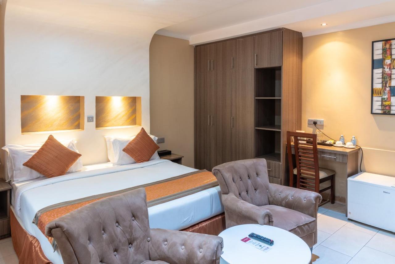 נקורו Hotel Waterbuck מראה חיצוני תמונה