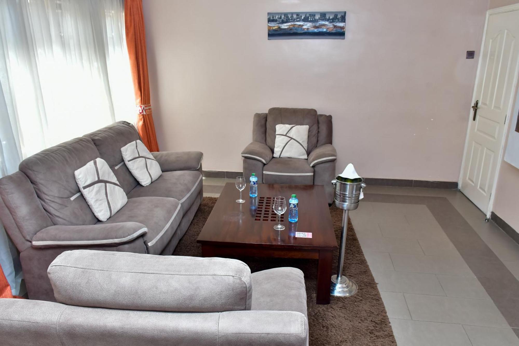 נקורו Hotel Waterbuck מראה חיצוני תמונה