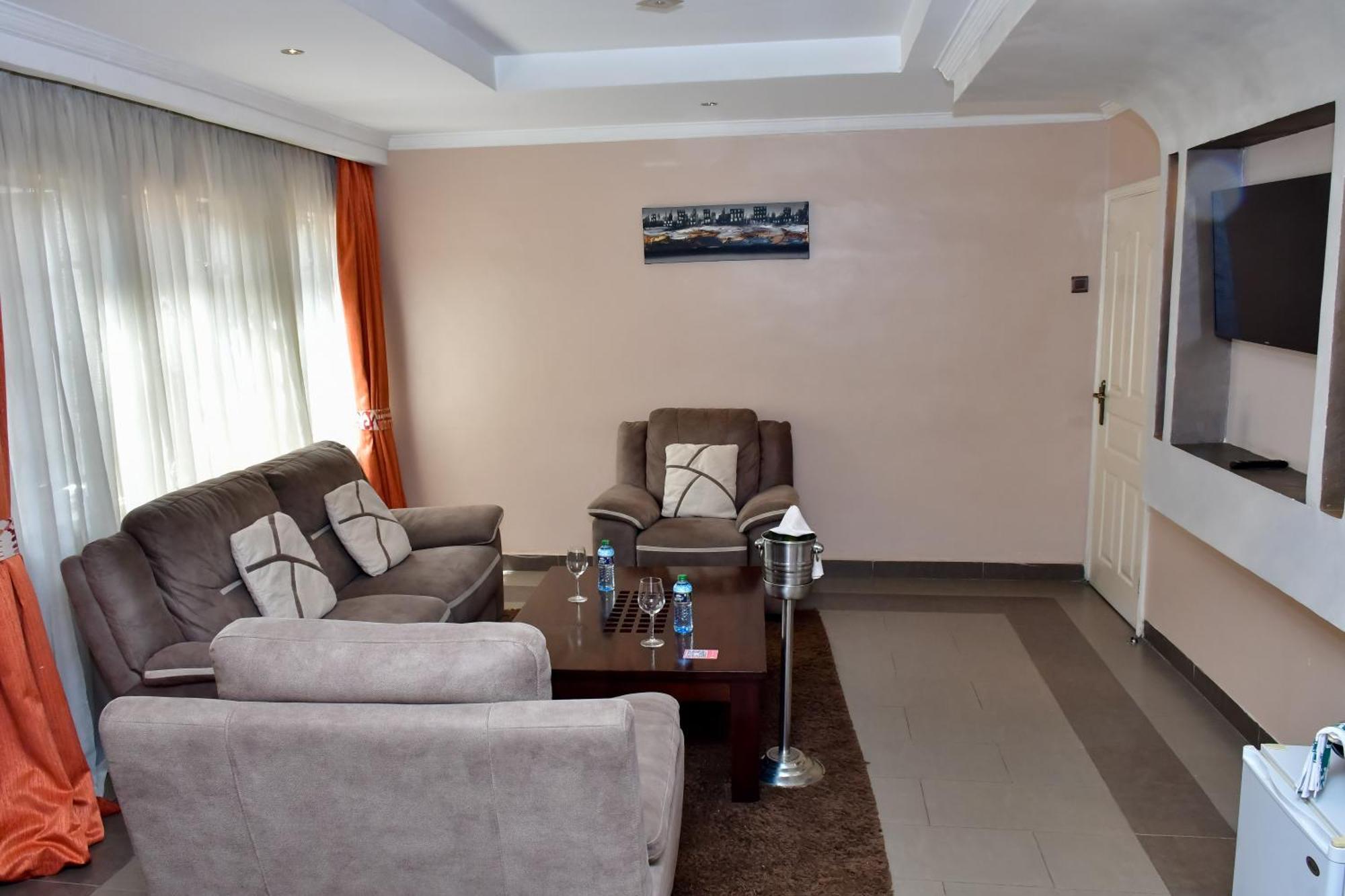 נקורו Hotel Waterbuck מראה חיצוני תמונה